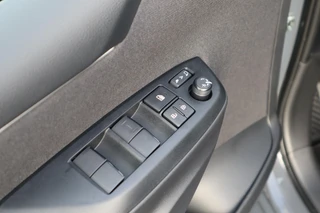 Toyota Yaris 1.5 Hybrid 115 DYNAMIC NIEUW DIRECT LEVERBAAR! STOEL/STUURVERW PARK-SENSOREN BLIND SPOT NAVI 17'' LM-VELGEN CAMERA APPLE/ANDROID / 19