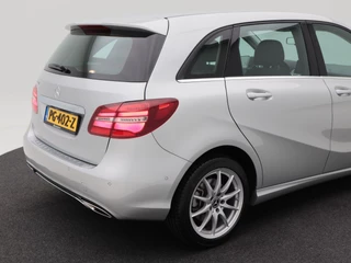 Mercedes-Benz B-klasse 250 Ambition Automaat 211 Pk | Camera | Trekhaak | Keyless | LED | Navigatiesysteem | Parkeersensoren | 18 Inch | 81.928 Km / 21