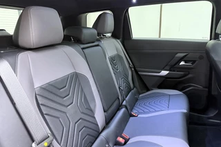 Jeep Compass 1.2 e-Hybrid First Edition | LED matrix verlichting | Panoramadak | Drive assist | Focal audio | Massage stoelen | Stoel ventilatie/verwarming | Camera's rondom / 14