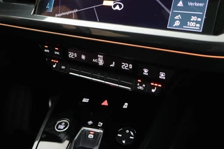 Audi Q4 Sportback e-tron 40 S edition 77 kWh SOH 93% Trekhaak Camera HUD Sonos Panoramadak Stoelverwarming Navigatie S-Line / 41