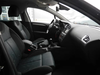 Citroen C4 1.2 PureTech Tendance | 130PK | Navigatie | Climate control | Extra getint glas | Lichtmetalen velgen | Cruise control | Trekhaak | Automatische verlichting | Regensensor | / 13