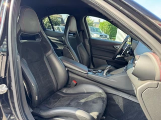 Alfa Romeo Giulia 2.9 V6 QUADRIFOGLIO Carbon pakket Sparco kuipstoelen Carplay Perfect onderhouden! / 39