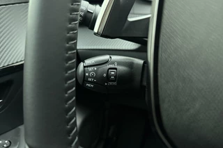Peugeot 208 1.2 Hybrid e-DCS6 Allure 110 PK | Automaat | Vision & Navigation Pack | Metaallak | Parkeersensor | Camera | Licht Metalen Velgen | Nieuw uit voorraad | Direct leverbaar / 25