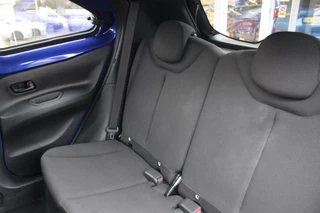 Toyota Aygo X PULSE APPLE/ANDROID STOELVERWARMING KEYLESS CAMERA CLIMA 17"LMV EL-SPIEGELS PRIVACY-GLASS / 23