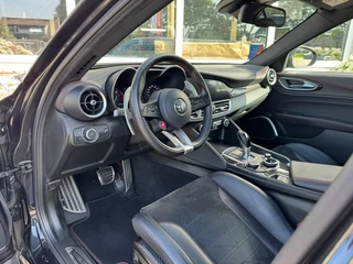 Alfa Romeo Giulia 2.9 V6 QUADRIFOGLIO Carbon pakket Sparco kuipstoelen Carplay Perfect onderhouden! / 14