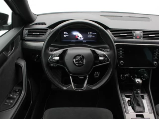 Škoda Superb Combi 1.4 TSI iV Sportline Business | Trekhaak | Camera | Stoel/Stuur Verwarming | Carplay | Navigatie | Climatronic | 19 Inch | 39.084 Km !! / 17