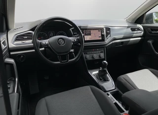 Volkswagen T-Roc 1.0 TSI Style 116 pk  | adaptieve cruise control | navigatie | parkeersensoren | all season banden | climate control / 14