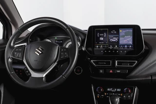 Suzuki S-Cross 1.5 Hybrid Style Orig. NL  | S/K-Panodak | Adapt. Cruise | Stoelverw. | 360 Camera | PDC | NAV+App. Connect | Afn. Trekhaak | ECC | LM 17" | / 35
