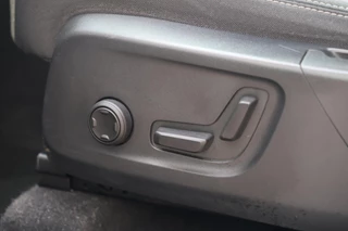 Volvo XC40 T4 Recharge Plus Bright | Stoelverwarming | Trekhaak | 360° Camera | H/K | Keyless / 31