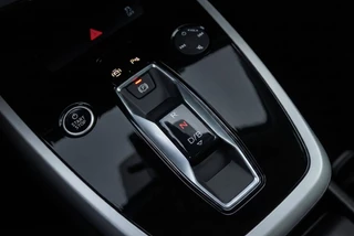 Audi Q4 e-tron 40 e-tron 204 PK l Adaptive Cruise / 18