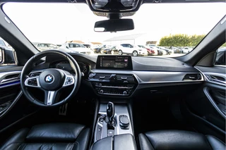 BMW 5 Serie 530e M-Sport  | Leder | Memory | NL Auto / 32