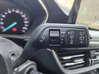 Ford Focus Wagon 1.0 EcoBoost NAVI TEL LM PDC CAMERA / 18
