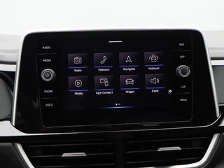 Volkswagen T-Roc 1.5 TSi R-Line Business 150 Pk Automaat | Trekhaak | Carplay | Virtual Cockpit | Adaptive Cruise | Keyless | Elektrische Achterklep | 18 Inch / 28