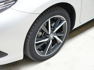 Toyota Auris 1.8 Hybrid Aspiration / 15