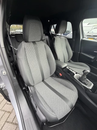 Peugeot 2008 100pk Allure Pack (360gr Camera - Keyless Entry - Adaptieve Cruise Controle - LED - Parkeersensoren V+A - Automatische Airco - 3D Cockpit - Navigatie - 17"incl 4S) / 12