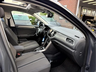 Volkswagen T-Roc 1.5 TSI Style Business  Panoramadak, Stoelverwarming, App Connect / 24