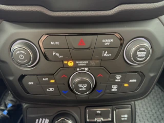 Jeep Renegade 4xe 240 Plug-in Hybrid Electric Trailhawk (Navigatie - LED - Keyless Entry - Parkeersensoren V+A - Automatische Airco - 4WD - 17" incl 4S - Dodehoek detectie) / 25
