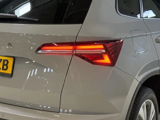 Škoda Karoq 1.5 TSI ACT Business Edition Plus Panoramadak | Camera | Adaptive cruise | Stoelverwarming | Full LED | NL auto | Dealer onderhouden / 42