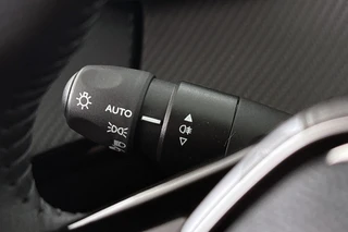 Peugeot 208 1.2 Hybrid 110 e-DCS6 Allure 2+6 jaar garantie / 35