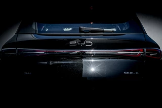 BYD SEAL 6 Touring 1.5 DM-i 183 Pk PHEV Boost € 5.190,- korting | 1.350 WLTP | Adapt. Cruise | Keyless | Vegan Leder | Camera |  LED verlichting / 25