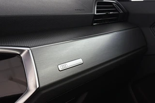 Audi Q3 45 TFSI e S Line / 40