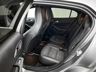 Mercedes-Benz GLA-klasse 180 Business Solution AMG | Trekhaak | CarPlay | Camera | Navigatie | Cruise Control / 21