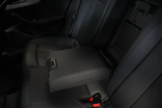 Audi A4 Avant 35 TFSI S edition  S-line Leder Full-led Adaptive-Cruise 24 Maanden garantie* (Vraag naar de voorwaarden) / 25