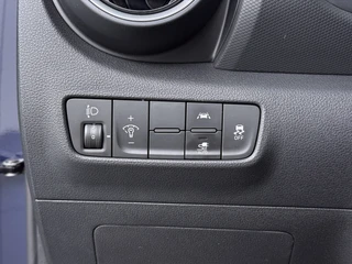 Hyundai Kona EV Comfort 64 kWh - SOH 94,5%  - Airco - Keyless Entry - Apple CarPlay/Android Auto - Achteruitrijcamera - Virena Zekerheidspakket €895,- / 23