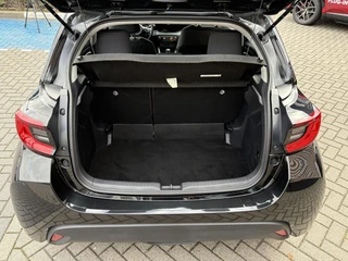 Toyota Yaris 1.5 Hybrid Dynamic CAMERA APPLE/ANDROID AD-CRUISE DAB+ KEYLESS LM-VELGEN / 8