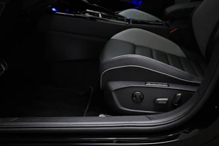 Volkswagen Golf 1.5 eHybrid GTE | LEDER | PANORAMADAK | HEAD UP | STOELVENTILATIE | STUURVERWARMING | TREKHAAK | 18" / 32