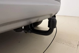 Ford Kuga 1.5 EcoBoost Titanium | Trekhaak | Achteruitrijcamera | Airco | Navigatie | Elektrische achterklep | Cruise control | Start/Stop bediening | Climate control | Parkeersensoren | Lederen/stof interieur | Stuurbediening / 4