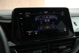 Volkswagen T-Roc 1.5 TSI 150pk DSG R-Line Business+ Black Style Trekhaak Camera Beats Stoelverwarming LED Navigatie / 32