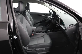 Kia Niro 1.6 GDi Hybrid DynamicLine  - Navigatie - Achteruitrijcamera - Apple & Android Carplay - Climate Control - Virena zekerheidspakket € 895,- / 33