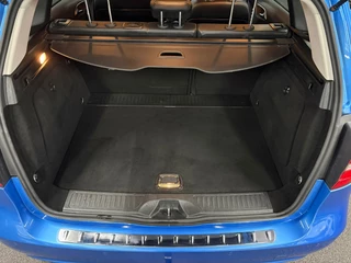 Mercedes-Benz B-Class 180 Ambition Nederlandse auto/ Trekhaak/ Parkeersensoren voor en achter/ Set winterbanden / 30