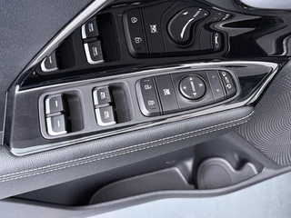 Kia e-Niro DynamicPlusLine 64 kWh - SOH 96,0% - Schuif-/kanteldak - Stoel-/stuurverwarming - Navigatie - Cruise Control - Keyless - Fabrieksgarantie tot 07-2028 / 22