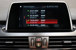 BMW 2 Series Active Tourer 218i Executive Automaat  / Navigatie / Trekhaak / Panoramadak / LED / Achteruitrijcamera / Climate Control / Parkeersensoren voor+achter / Cruise Control / Bluetooth / 26