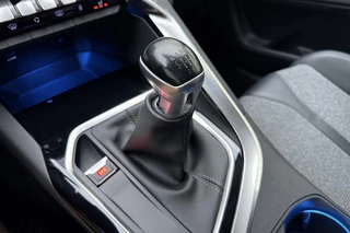 Peugeot 3008 1.2T Allure | 130PK | Trekhaak | Stoelverwarming | Parkeercamera | Parkeersensoren Voor & Achter | / 30