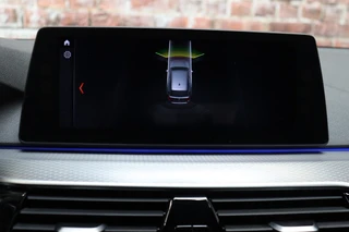 BMW 5 Series Touring 520i High Executive M Sport Pakket Automaat  / Navigatiesysteem Professional / Adaptieve LED-koplamp / Hifi / Climate Control / Parkeersensoren / Sfeerverlichting / Chrome Line / Sportstoelen / Cruise Control / Stoelverwarming / 30