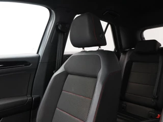 Volkswagen T-Roc 1.5 TSi 150 Pk Automaat Sport Business R-Line | Black Style | Camera | Stoelverwarming | Adaptive Cruise | Navigatie | CarPlay | Climatronic | 18 Inch | 89.335 Km !! / 34