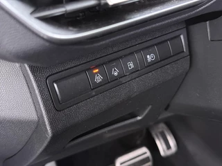 Peugeot 3008 GT SOH: 99% | PHEV | APPLE CARPLAY | ELEKTRISCHE ACHTERKLEP | CAMERA VOOR + ACHTER | ADAPTIVE CRUISE CONTROL | FOCAL AUDIO | DODEHOEK DETECTIE| RIJKLAARPRIJS INCL. 12 MND BOVAG GARANTIE / 24