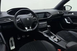 Peugeot 308 SW 1.2T Blue Lease GT | Panorama dak | 18'' Lichtmetalen velgen | Full LED | Trekhaak | Alcantara bekleding | Digitale Cockpit | Apple Carplay & Android Auto | Keyless Entry & Start | Camera | Climate Control | Navigatie | VOL! / 18