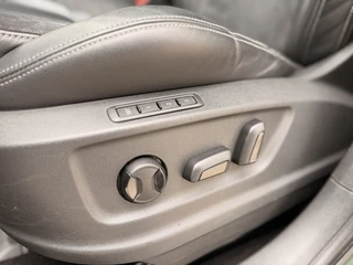 Skoda Karoq 1.5 TSI DSG Pano Camera Canton Leder/alca Trekhaak CarPlay Keyless Sfeer / 12