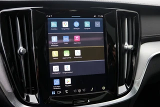 Volvo V60 B4 MHEV Ultimate Dark 197PK Pano l Harman l Leder l 360° | HUD | Winterpakket / 18
