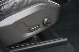 Volvo XC60 T6 Recharge AWD R-Design | Trekhaak | Parkeercamera |Panoramadak | Longe Range | Keyless / 47