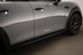 MINI 5-Deurs 1.5 Cooper Business Edition | CLIMA | STOELVERWARMING | DAB | APPLE | MOONWALK GREY / 24