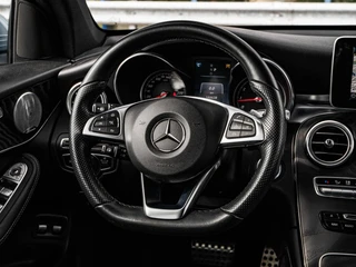 Mercedes-Benz GLC-klasse 250 4MATIC Premium Plus AMG | Panoramadak | Trekhaak | Memory | Camera | Distronic Pro | 20" | Dealeronderhouden / 17