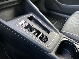 Volkswagen Golf 1.5 eTSI R-Line 150 pk Business  | 1e eigenaar | navigatie | IQ light | camera | sfeerverlichting | stoel-stuurverw. / 34