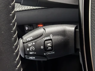 Peugeot e-208 EV Active Pack 50 kWh 3-Fase SOH 92,4% Navigatie | Carplay&Android | 100KW Snellaadvermogen / 23