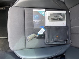 CUPRA Leon Sportstourer 1.4 e-Hybrid VZ Performance 245 pk  | 1e eigenaar | dealer onderh. | panoramadak | elektr. a. klep | kuipstoelen / 42