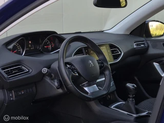 PEUGEOT 308 SW 1.2 PURETECH EXECUTIVE/PANO/LED/TREKHAAK/CARPLAY/CRUISE/LANE ASSIST / 26
